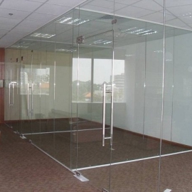 Vách Kính Cường Lực Trong Suốt
