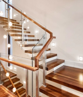 Thi Công Lan Can Cầu Thang Kính – Giải Pháp Hiện Đại, Sang Trọng Cho Không Gian Sống