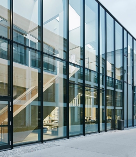 Vách Ngăn Kính Cường Lực – Giải Pháp Hiện Đại Cho Không Gian Sống & Làm Việc